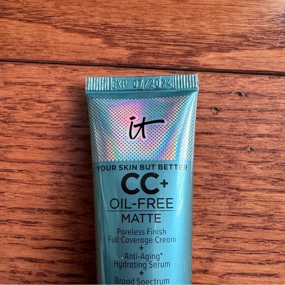 It Cosmetics CC+ CREAM NATURAL MATTE FOUNDATION WITH SPF 40 Fair Light NIB - Picture 2 of 3